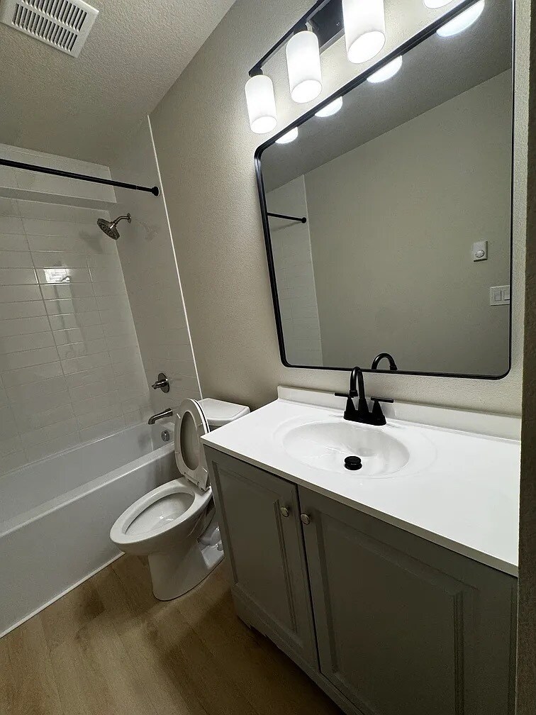 Building Photo - 7414 N Albina Ave