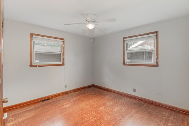 Building Photo - Charming 3 Bedroom 1 Bath Home in West Park!
