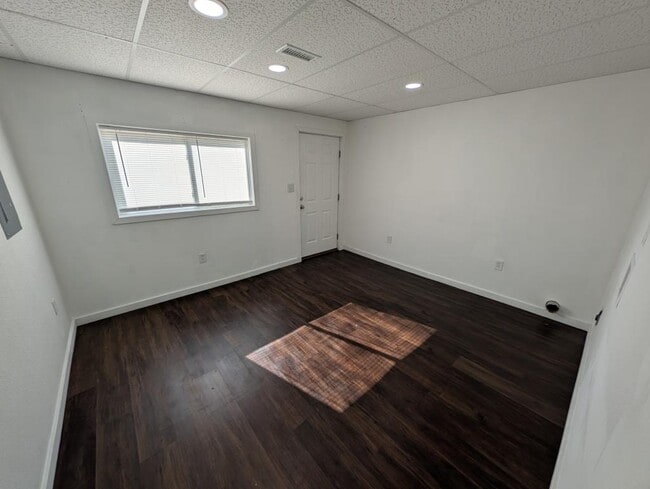 Building Photo - 1007 Douglas St