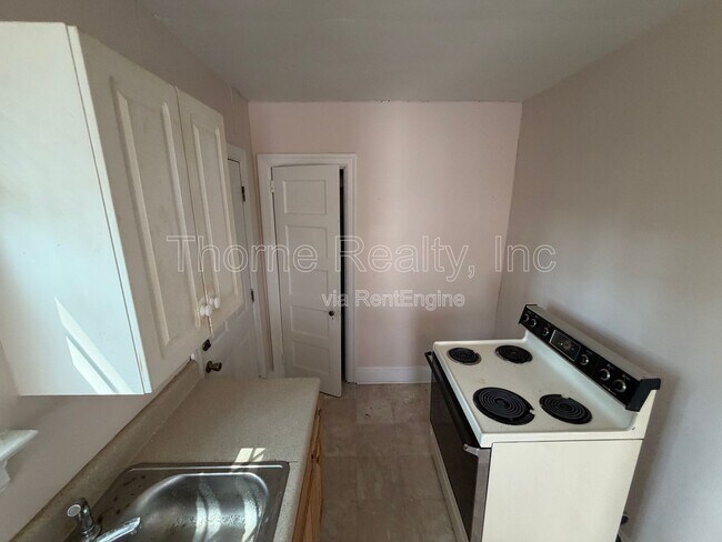 Building Photo - 218 S Vyne St