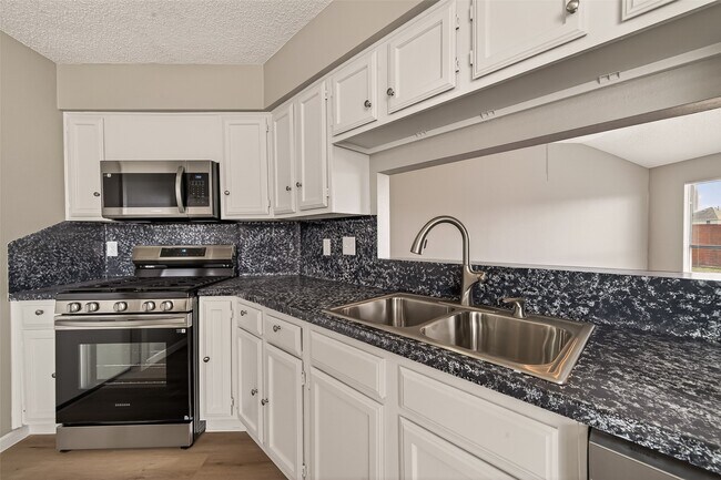 Building Photo - 4251 Southchase Ln