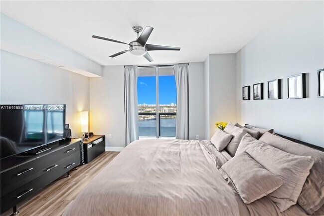 Building Photo - 50 Biscayne Blvd