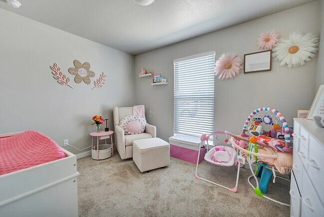 Building Photo - Near brand new 3 bd/2 bth home in quiet neighborhood! Turf backyard w/ pergola! All appliances! 1...