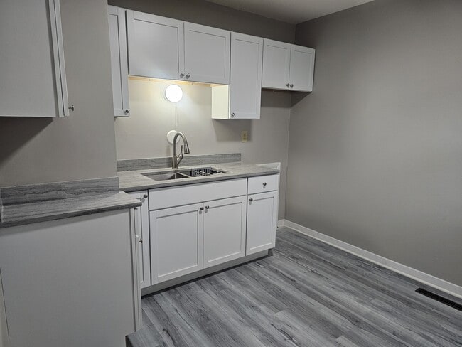 Building Photo - 1062 Brentnell Ave