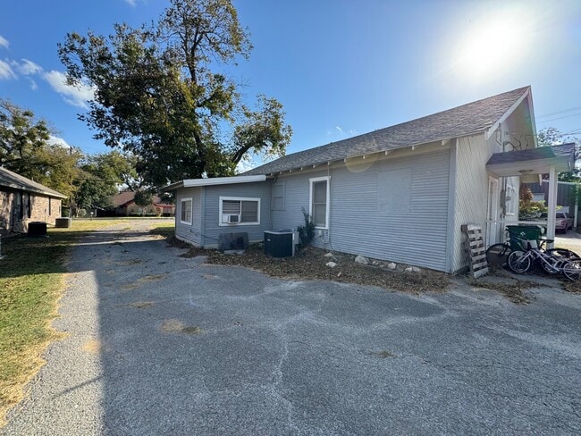 Building Photo - 683 W Tarleton St
