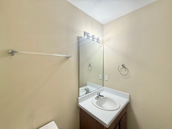 Building Photo - 3932 Laurel Glen Dr