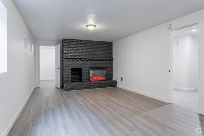 1BR, 1BA - 750SF - Tabor Villa