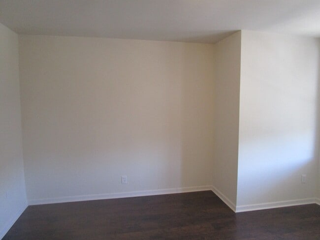 Building Photo - Remodeled Row - Oak Lane