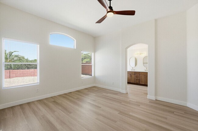 Building Photo - Stunning Home in North Phoenix