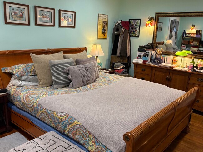 Building Photo - 839 N Orange Dr