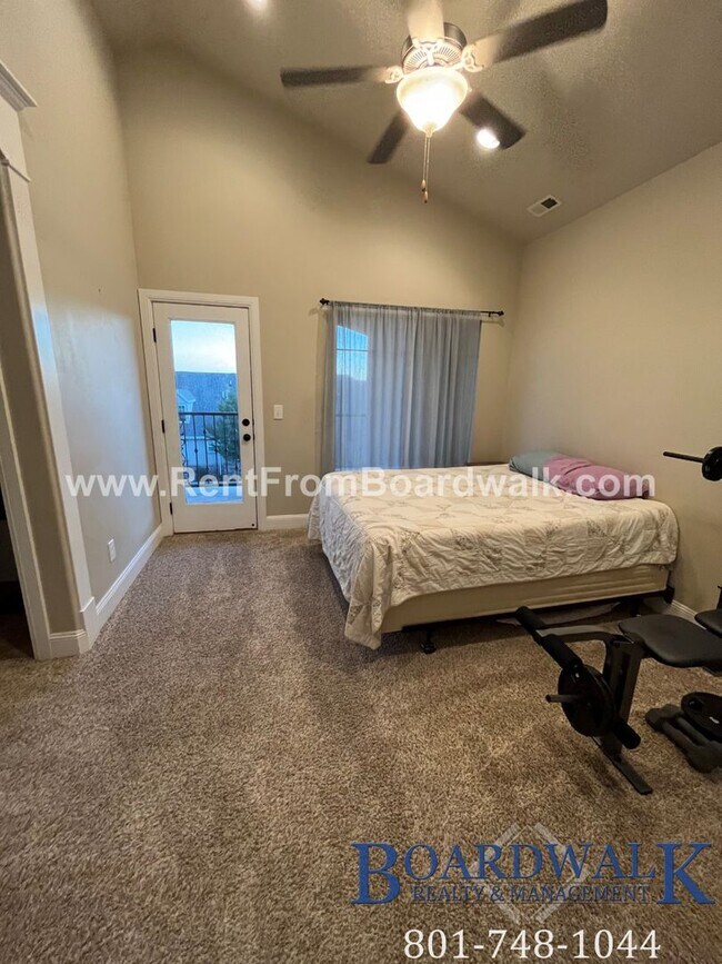 Building Photo - Spectacular 3 bed 2.5 bath in Highland