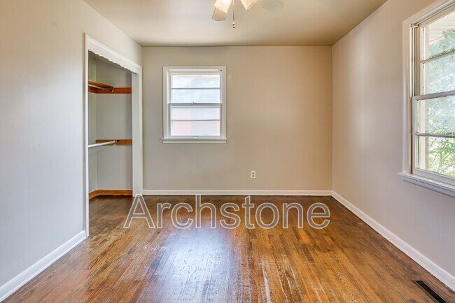 Building Photo - 724 General Senter Dr