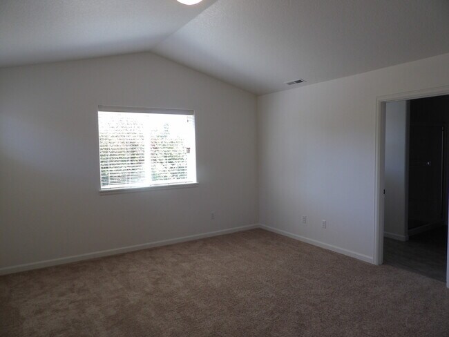 Building Photo - Beautiful Home!  Close to Downtown Hillsboro!