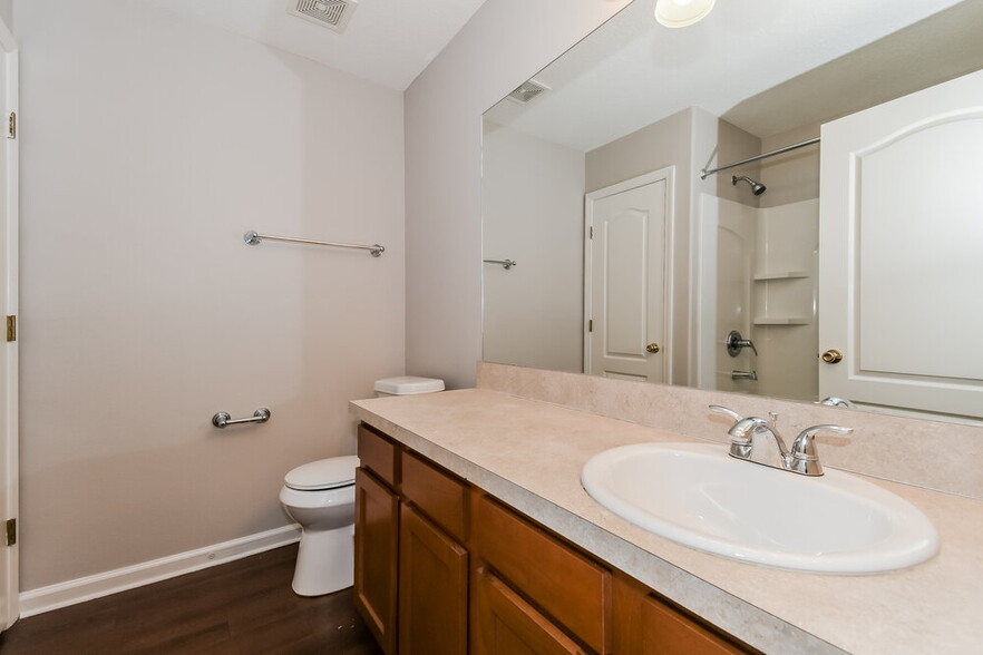 Building Photo - 2267 Brian Lakes Dr E