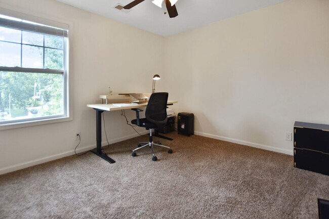 Building Photo - Pet Friendly Three Bedroom!