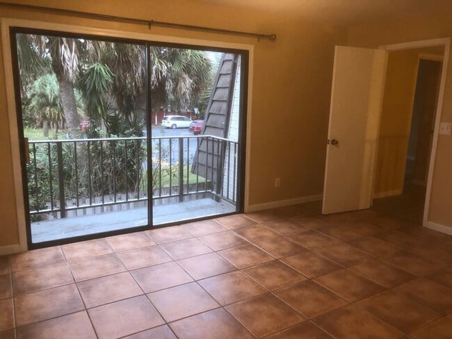 Building Photo - 1717 Vista Oaks Cir NE