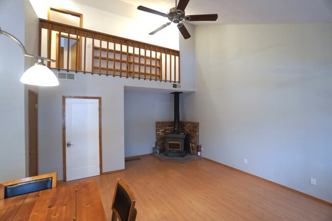 Building Photo - Canyon Terrace House