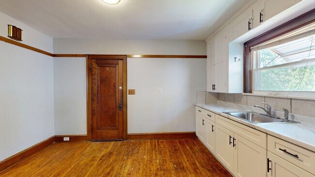 Building Photo - 4003 Behrwald Ave