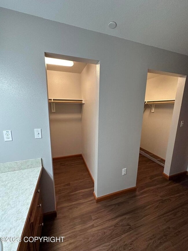 Building Photo - Beautiful park place condo