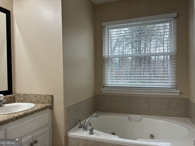 Building Photo - 3410 Camens Ct NE