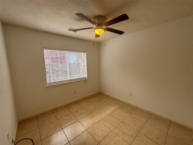 Building Photo - 15803 Mission Estates Ct