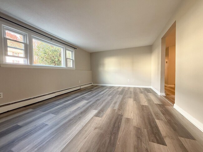 Interior Photo - 1 -7 Meisner