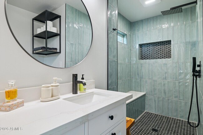 Building Photo - 6721 N 12th Wy