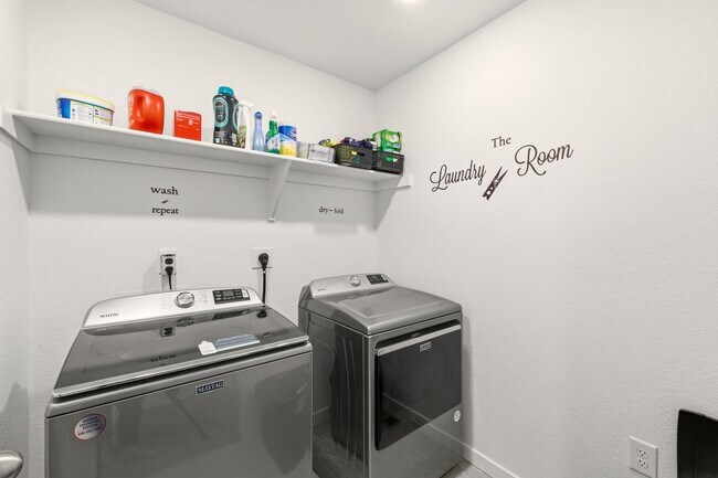 Building Photo - Modern 3-Bed 2.5-Bath Home on Corner Lot i...