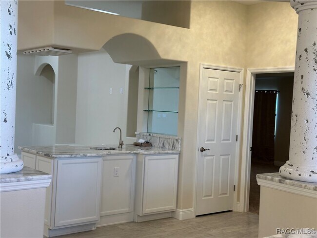 Building Photo - 5780 N Lena Dr