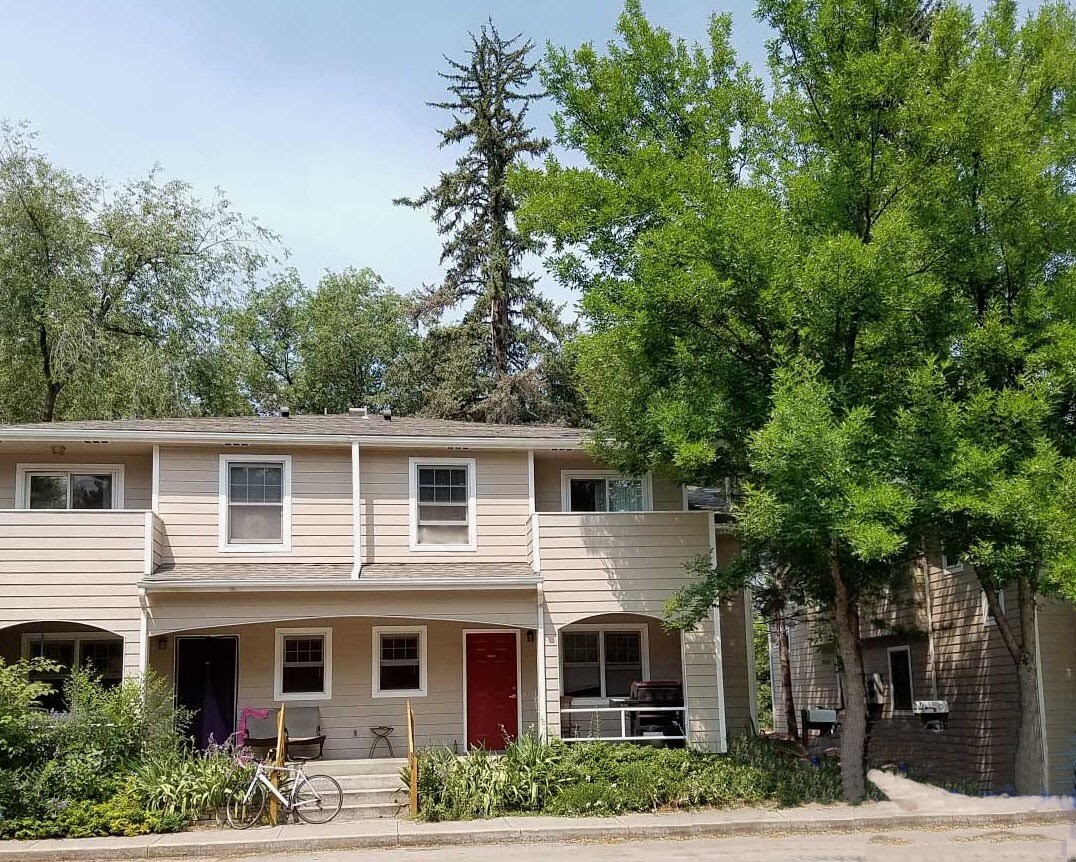 Back of townhomes - 1008 Remington St