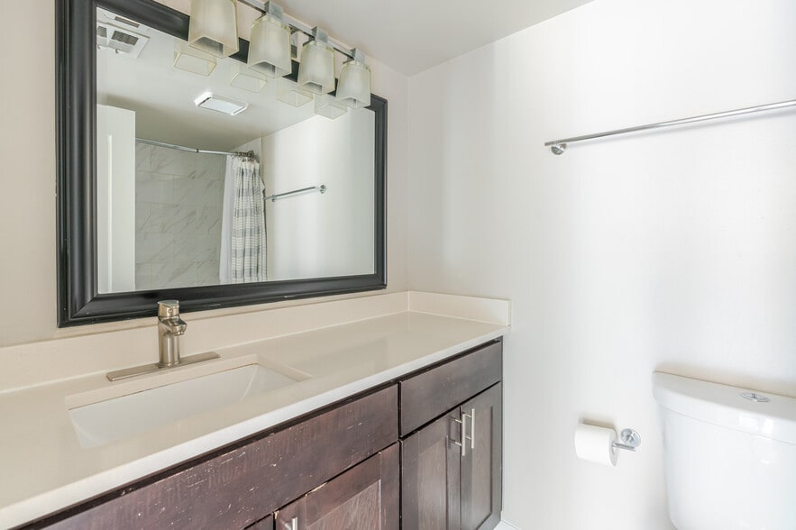 Building Photo - 2140 L St NW