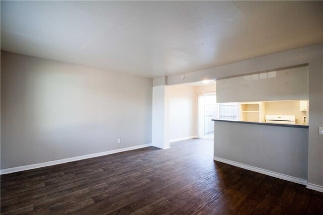 Building Photo - 2506 Manor Cir