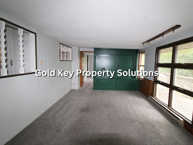 Building Photo - 117 E John St