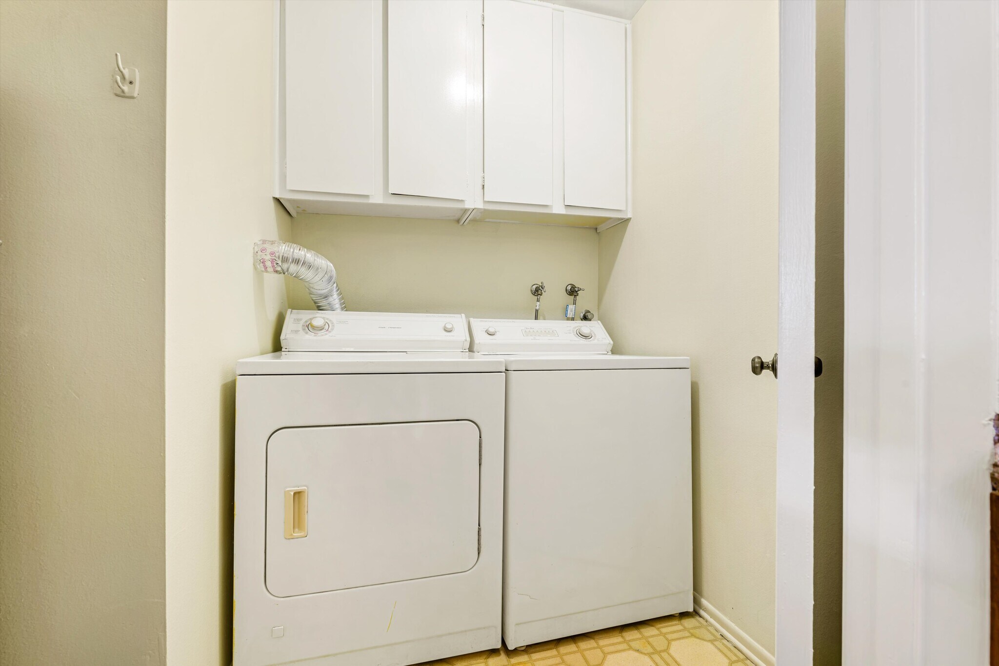 Building Photo - 1037 N Vista St