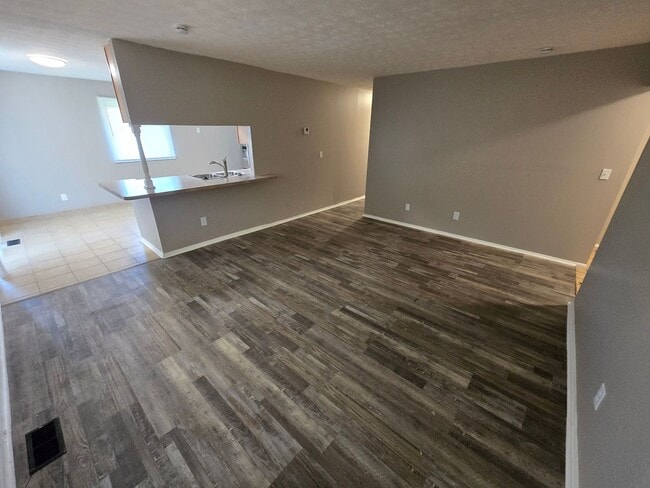 Building Photo - 4 Bedroom House