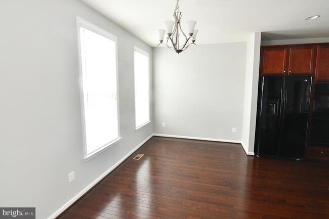 Building Photo - 165 Solara Dr