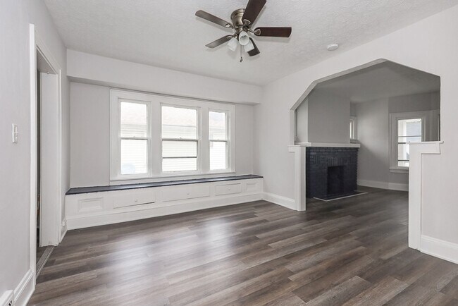 Building Photo - 4930 E 108th St