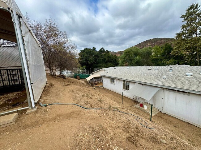 Building Photo - 580 Silverbrook Dr