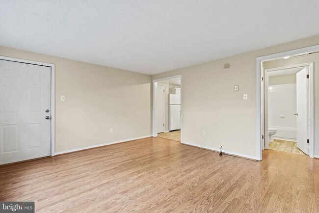 Building Photo - 1005 Lower Clubhouse Drive