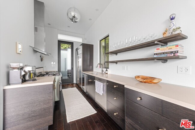 Building Photo - 2300 Ronda Vista Dr