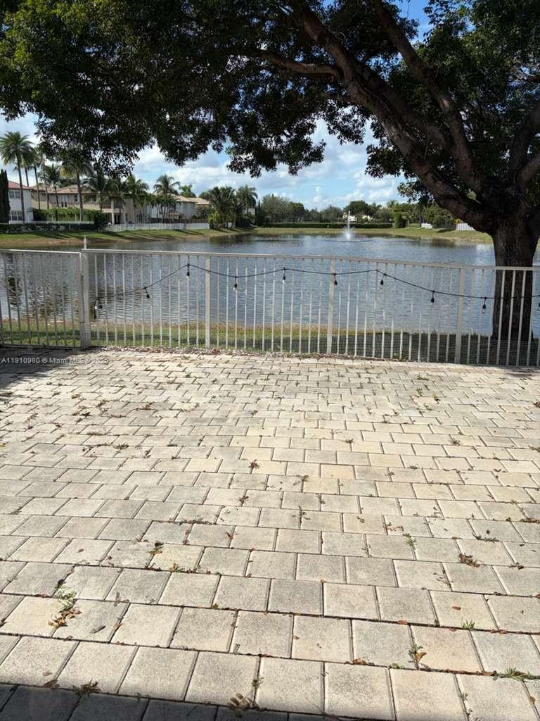 Building Photo - 8666 NW 114th Ct