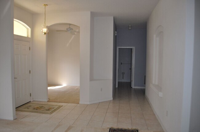 Building Photo - Lovely home in Pine Lakes