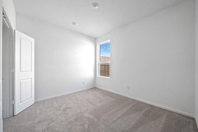 Building Photo - 6410 Laguna Terra Dr