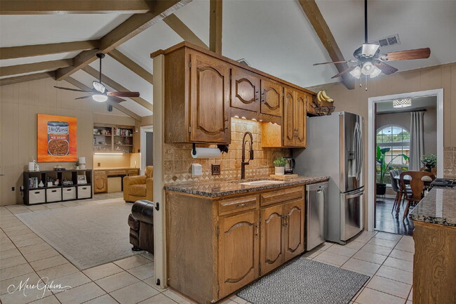 Building Photo - 7440 Camelback Dr