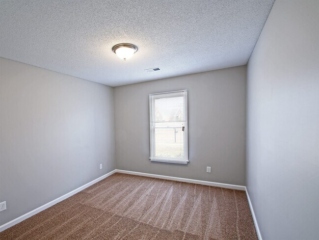 Building Photo - 5 Bedroom, 3 Bathrooms Near Berryhill And ...