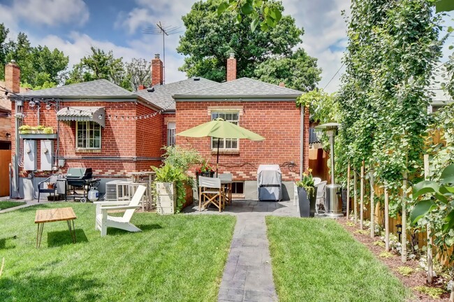 Building Photo - Gorgeous duplex near Cherry Creek!
