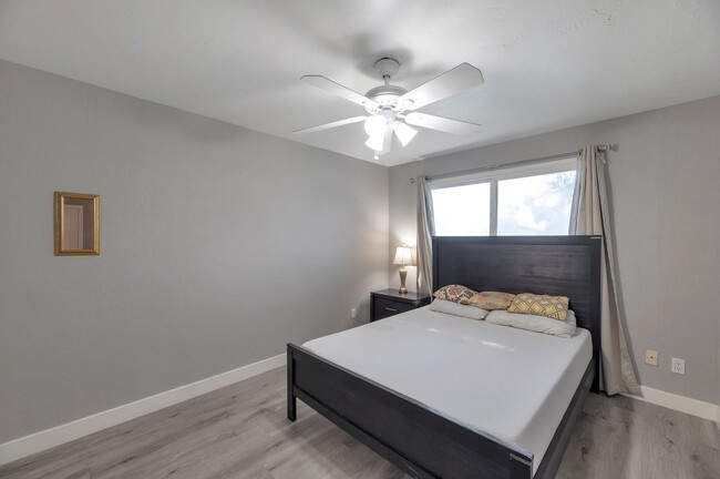 Building Photo - Discover nearly 3,000 sqft of comfort and ...