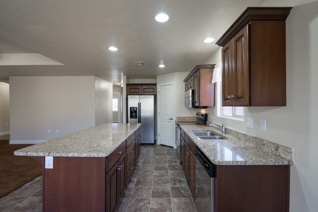 Building Photo - 3 bed 2 bath home with fully-fenced yard