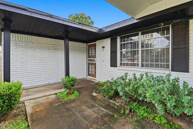 Building Photo - 6226 Antha St