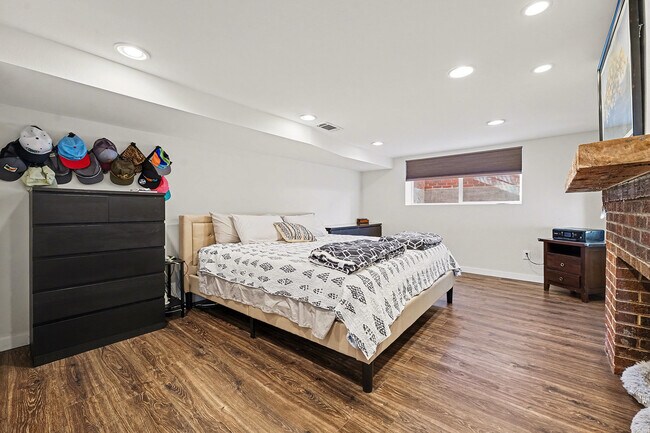 Building Photo - 3030 Monroe St